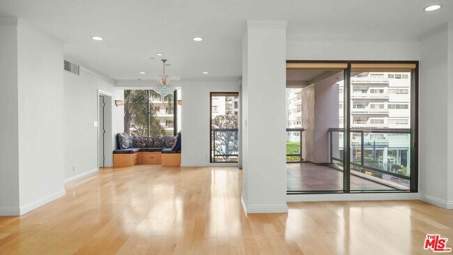 Photo - 10724 Wilshire Blvd Unit 305