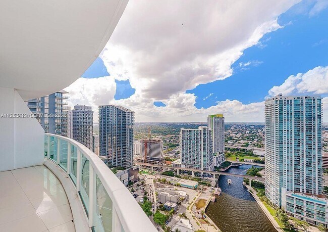 Photo - 41 SE 5th St Unidad 2417