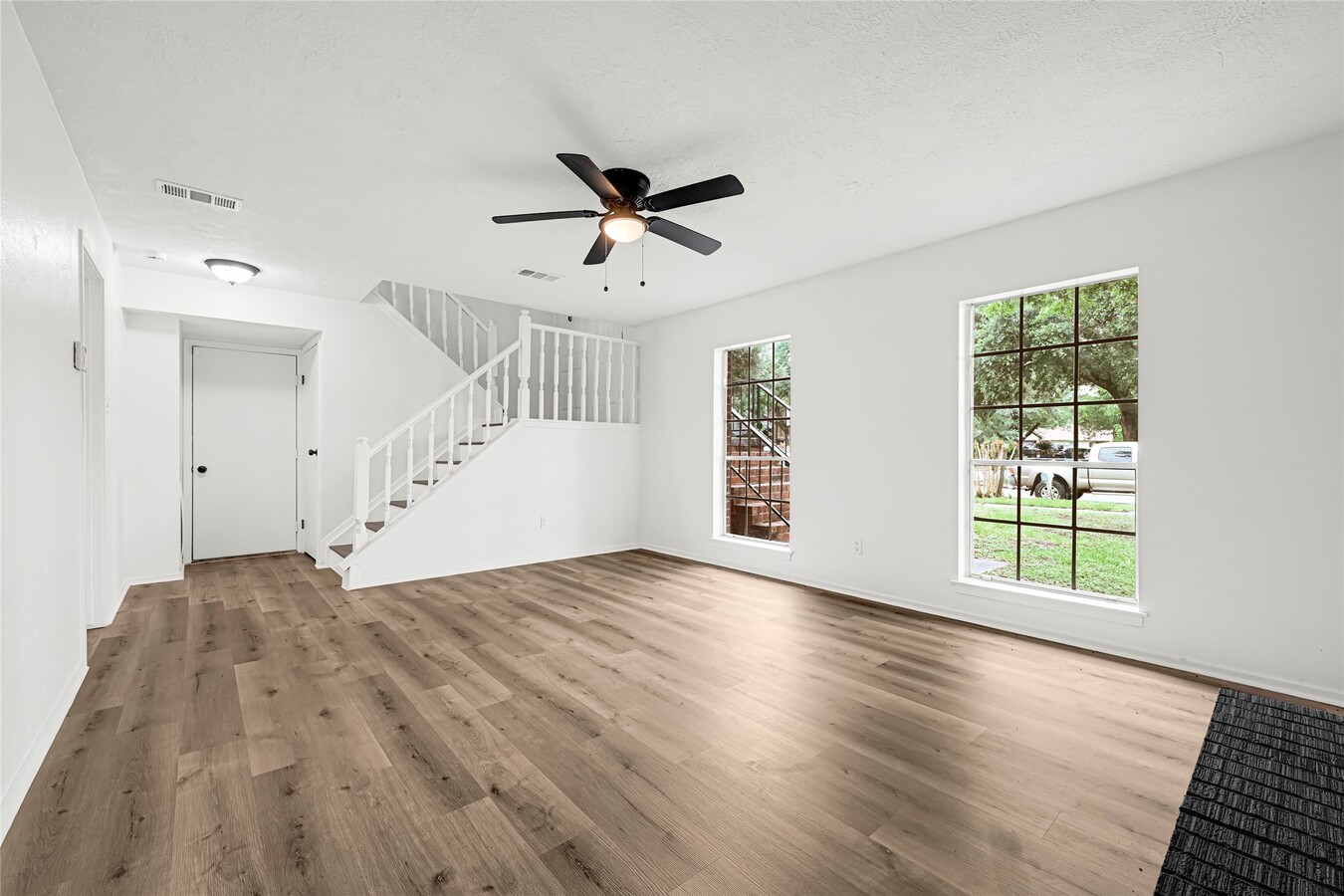 Photo - 15231 Silverman St