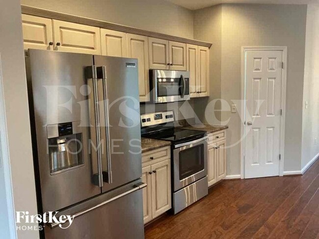 Photo - 3795 Abbeyglen Way