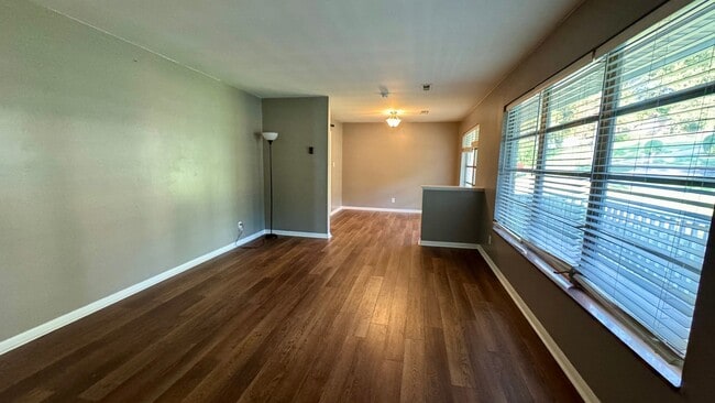 Photo - Knoxville 37914 - Updated 3 bedroom, 2 bat...