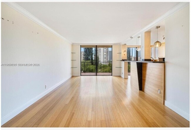 Photo - 290 174th St St Unit 612