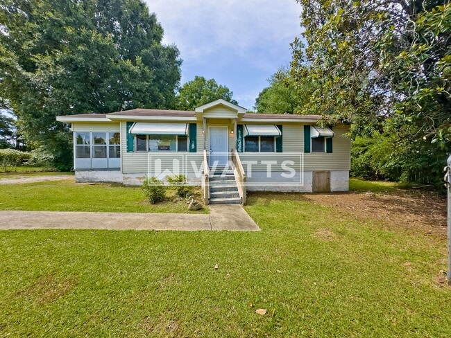 Building Photo - 3-Bedroom, 1-Bath Home in Forestdale
