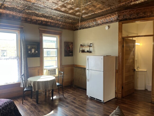 Photo - 103 W Railroad St