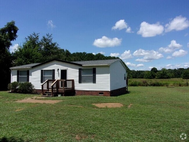 Building Photo - 3 Bedroom 2 Bath Home on over 1 Acre in Ro...