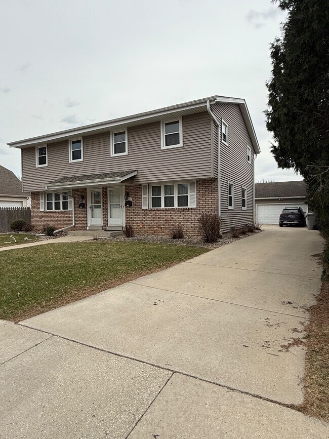 Photo - 9221-9223 W Morgan Ave - 9223