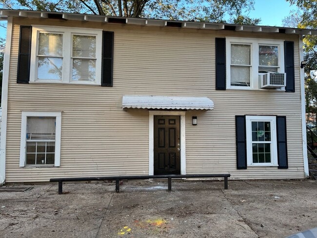 Building Photo - Highland Apt!