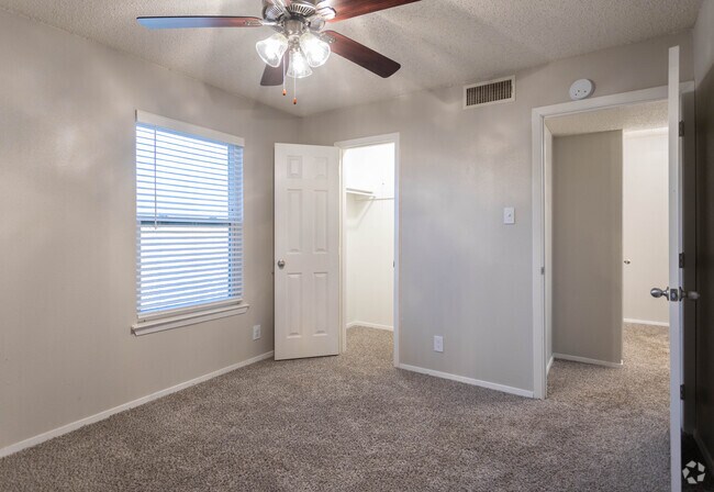 2BR, 1.5BA - 1,129 SF - ReNew Highland Park