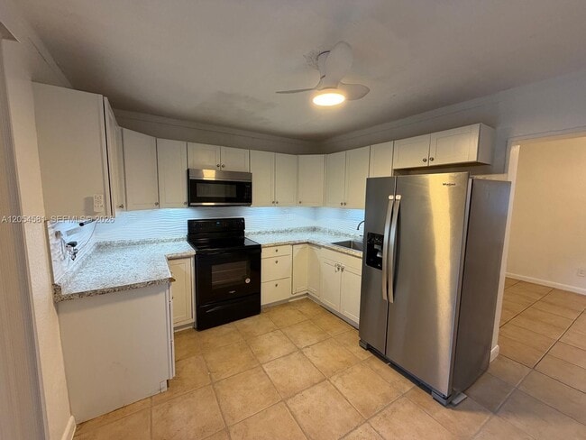 Photo - 165 Lawn Way