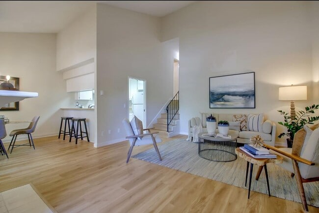 Photo - 915 Apricot Ave