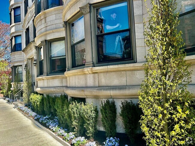 Building Photo - 1 Winchester St Unit 403 Rental
