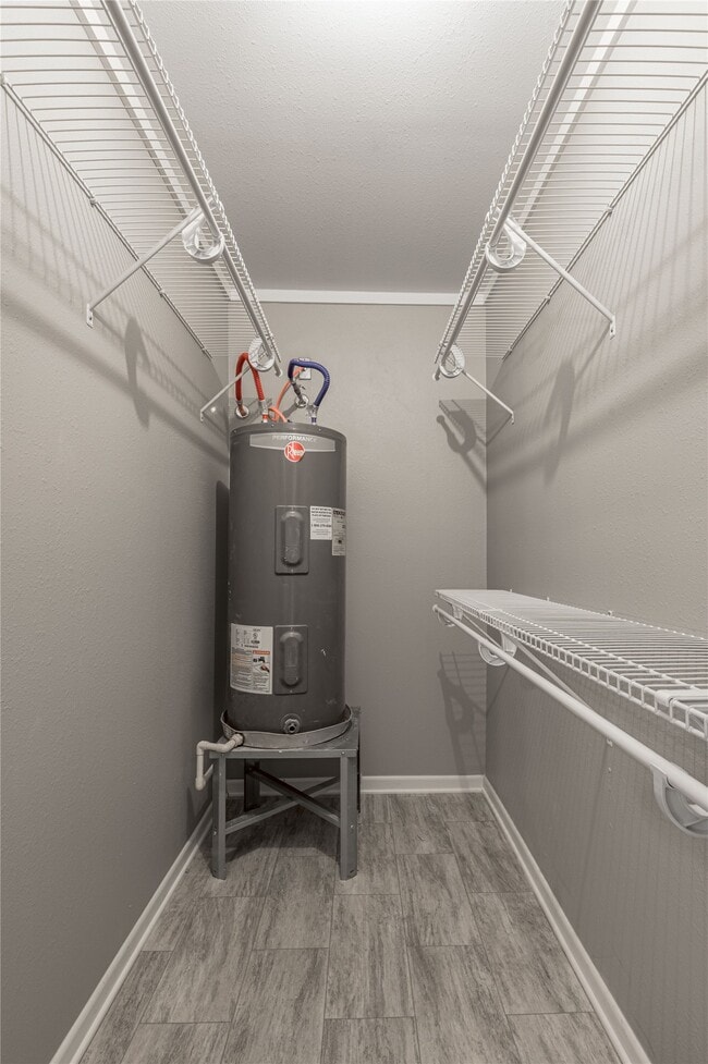 Building Photo - 2809 Sam Houston Ave Unit 6