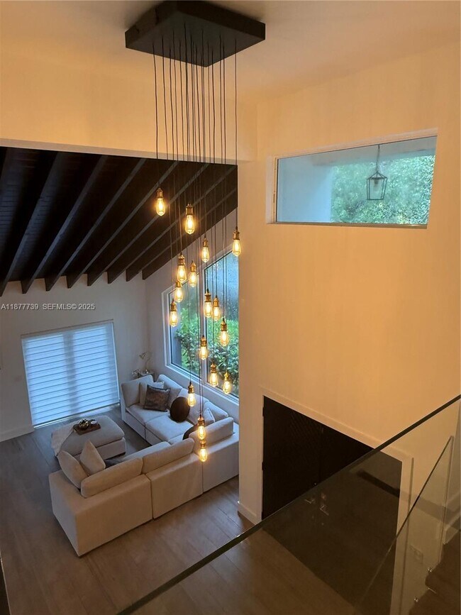 Photo - 3231 Salzedo St