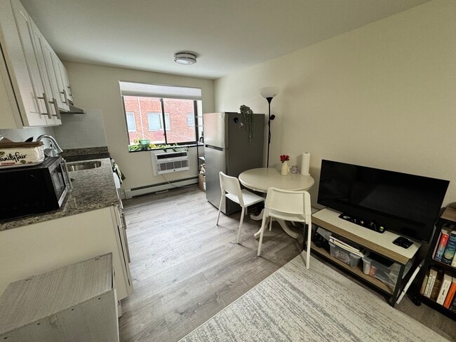 Photo - 16 Chester St Unit 2