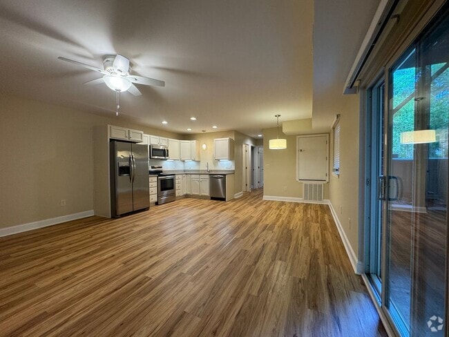 Building Photo - Freshly Renovated Two Bedroom One Bath Apa... Unit A102 Rental