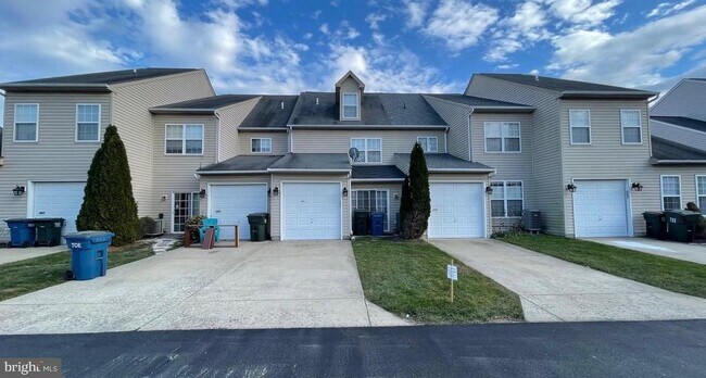 Photo - 303 Leontyne Pl