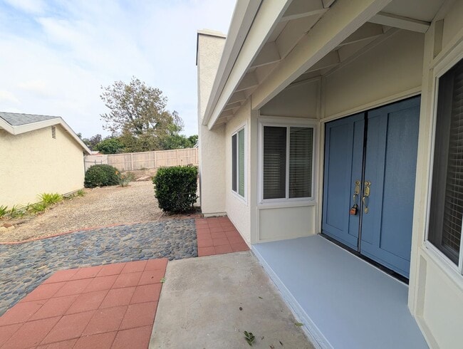 Single Story 2 Bedroom/2 Bathroom in Carls... - Single Story 2 Bedroom/2 Bathroom in Carls...