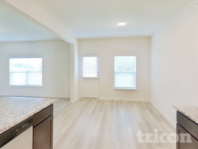 Photo - 230 Banjo Trl