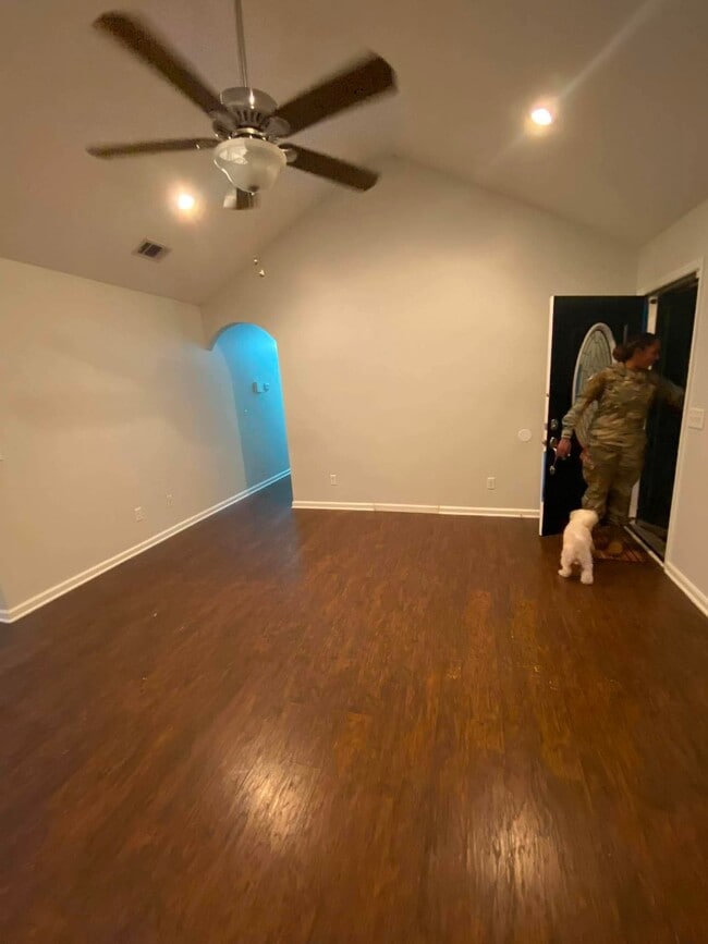 Photo - 921 Wrenwood Ln