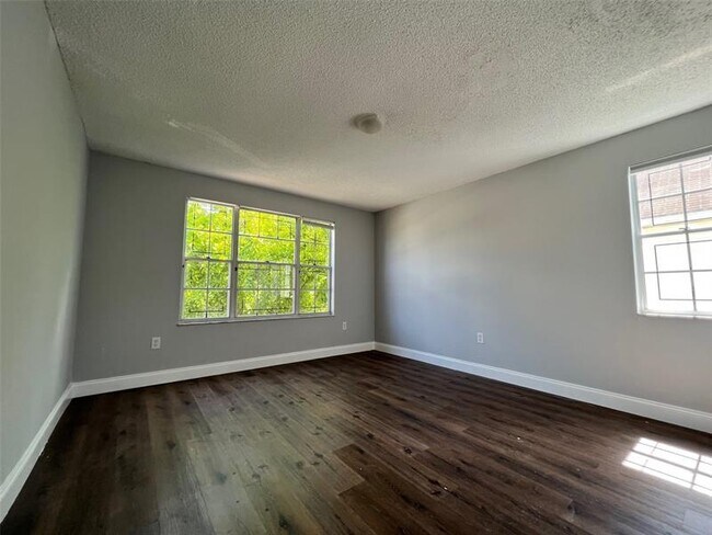 Photo - 10041 Loquat St