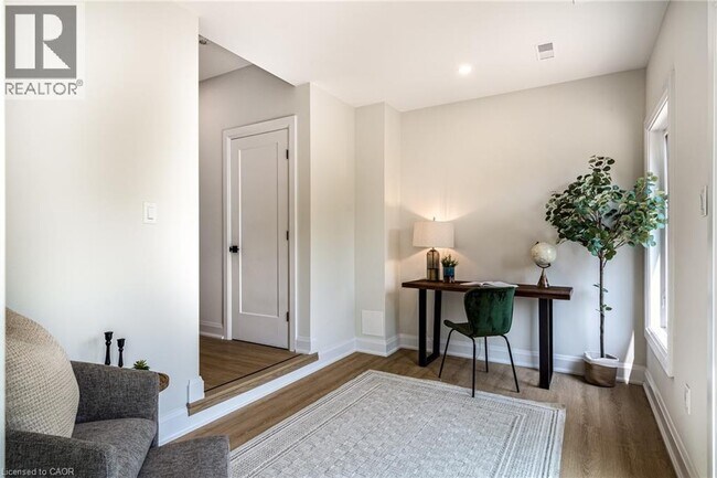 Photo - 292 Vine St