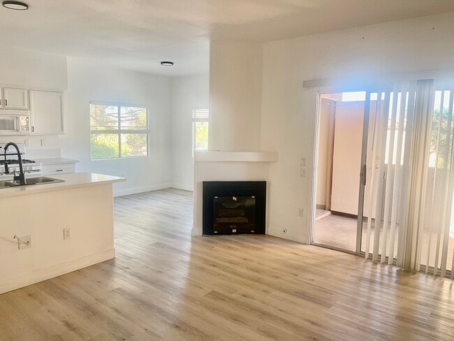 Building Photo - 1050 E Cactus Ave Unit 2017