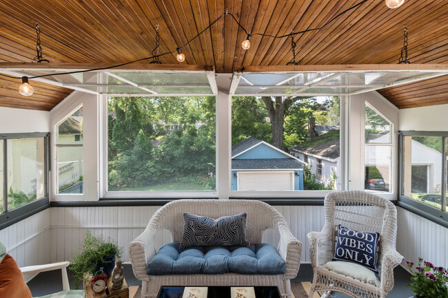 3 season screened porch off Master Bedroom - 5 W Jefferson Rd House