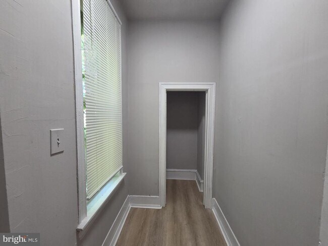 Photo - 5137 Marion St