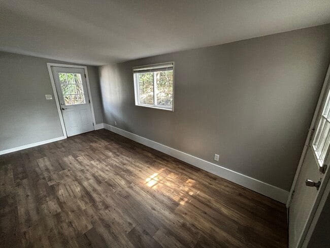 Photo - 1461 Collier Ave