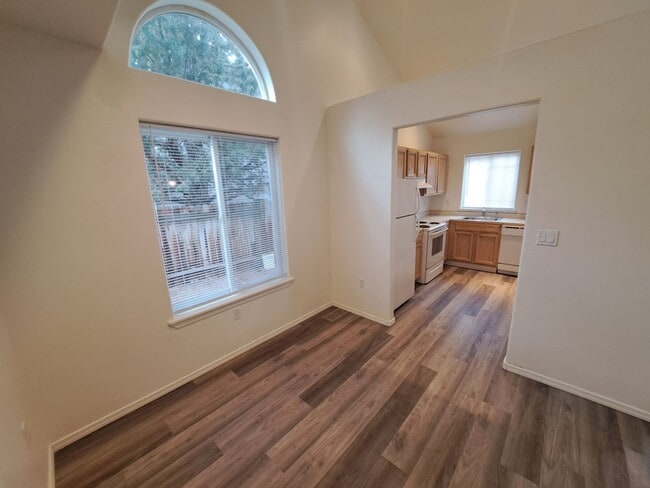 Photo - 2 Bed/2 Bath Apartment in NE Bend - Worthington Court Unidad 3