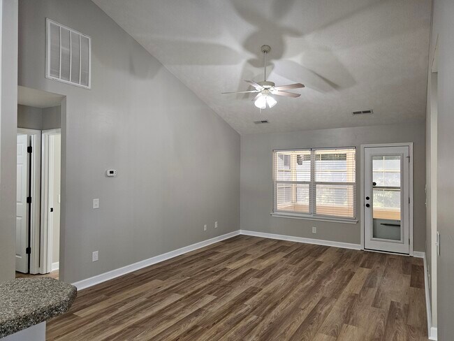 Photo - 118 Retreat Pl