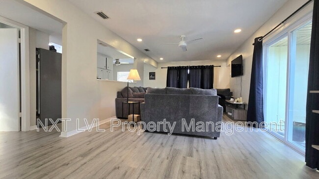 Photo - 4279 Island Cir Unit B