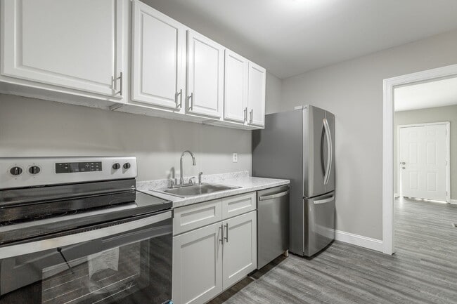 Building Photo - 5107 Sunbeam Ave Unit B