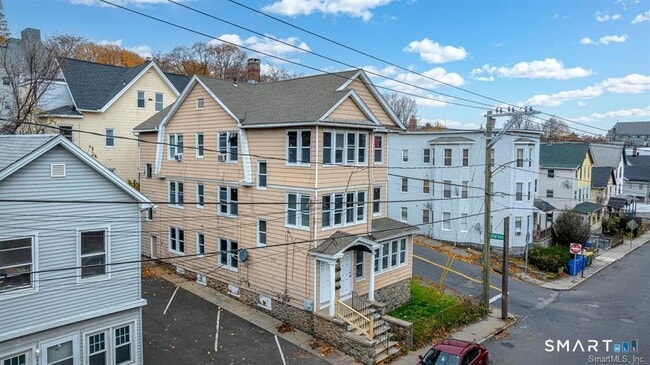 Photo - 146 Charles St