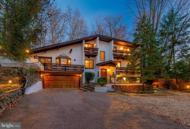 Photo - 707 Schindler Dr House