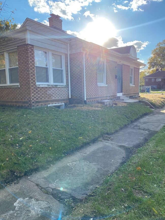 Photo - 4200 Van Buren St