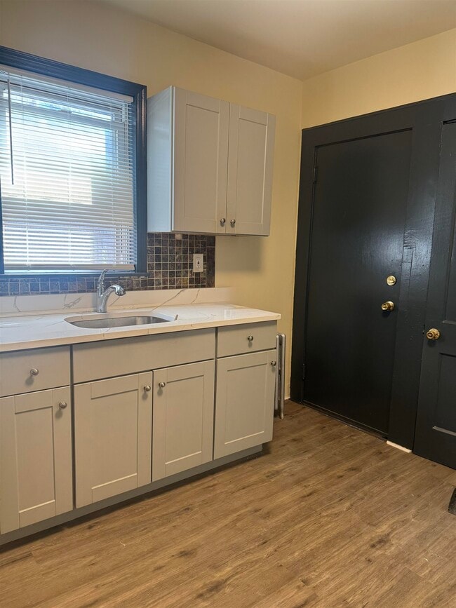 Photo - 620 Lyons Ave Unidad 2