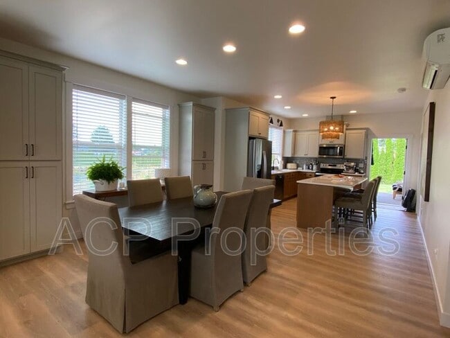 Photo - 1285 Salix Ln Unidad A