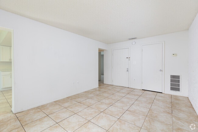 1BR, 1BA 842SF