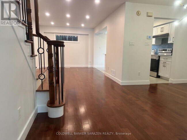 Photo - 454 Wisteria Crescent