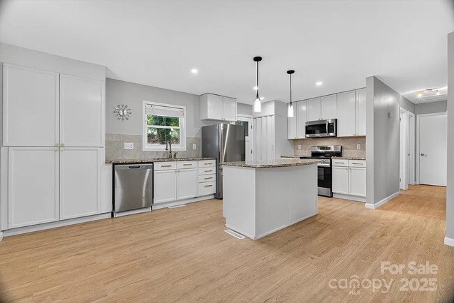 Building Photo - 2501 Thornton Rd