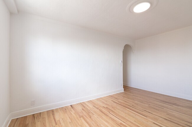 Photo - 4870 Ch. Queen Mary Unité 1