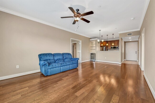 Building Photo - 2203 Dorrington St Unit 309