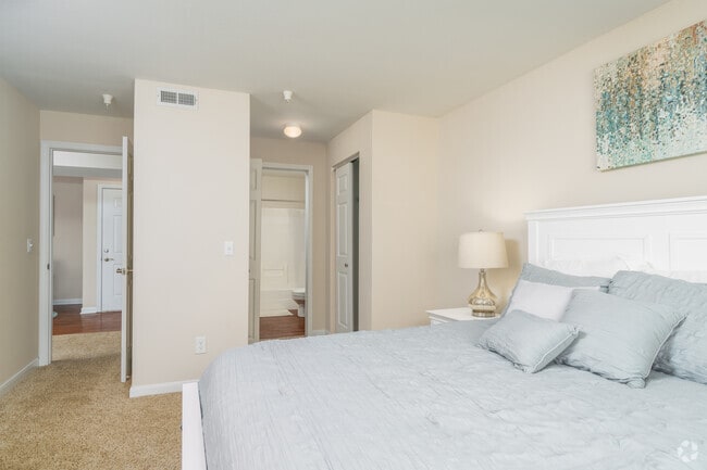 2BR, 2BA - 1,104SF