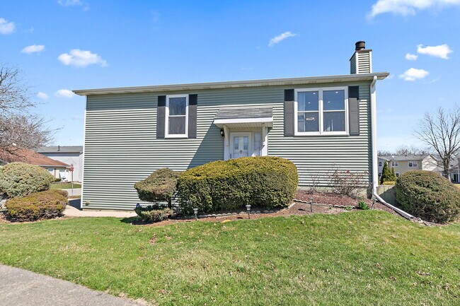 Photo - 2155 College Dr