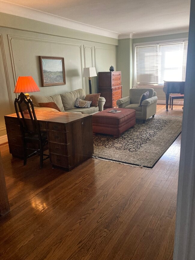 Living Room - 4440 Lindell Blvd Unit 904