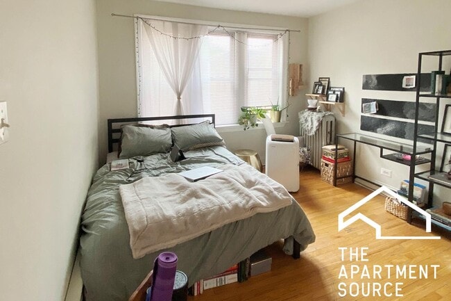 Building Photo - 837 W Cornelia Ave Unit 3S Rental