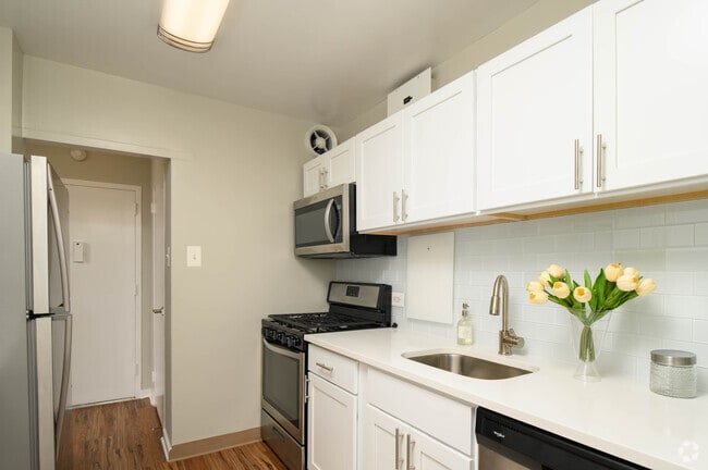 2BR, 2BA - 1082SF Kitchen