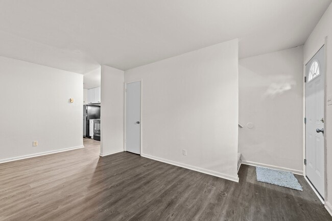 2 Bed, 1 Bath Townhome - Renovated