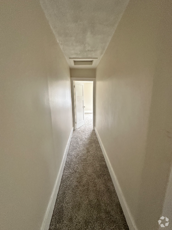 Building Photo - 2057 Catalpa Dr. Unit 2059 Rental